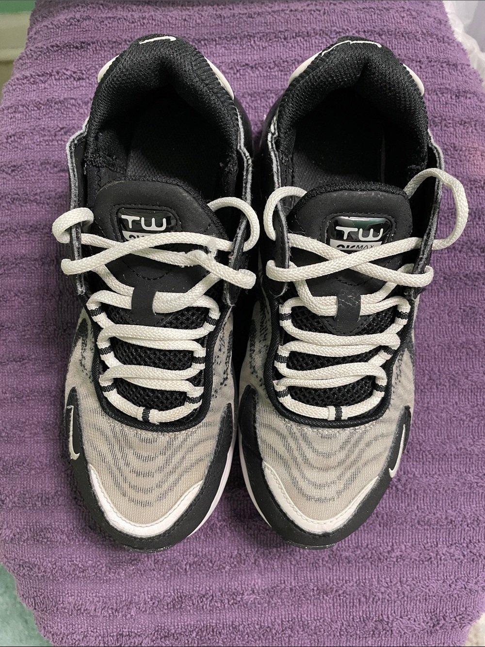 Nike Kids Black and Gray Sneakers with White Laces
